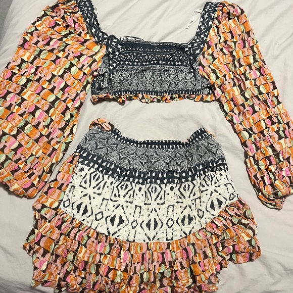 Free People Two piece set - Multicolor Patterned long sleeve and mini skirt - Picture 2 of 2